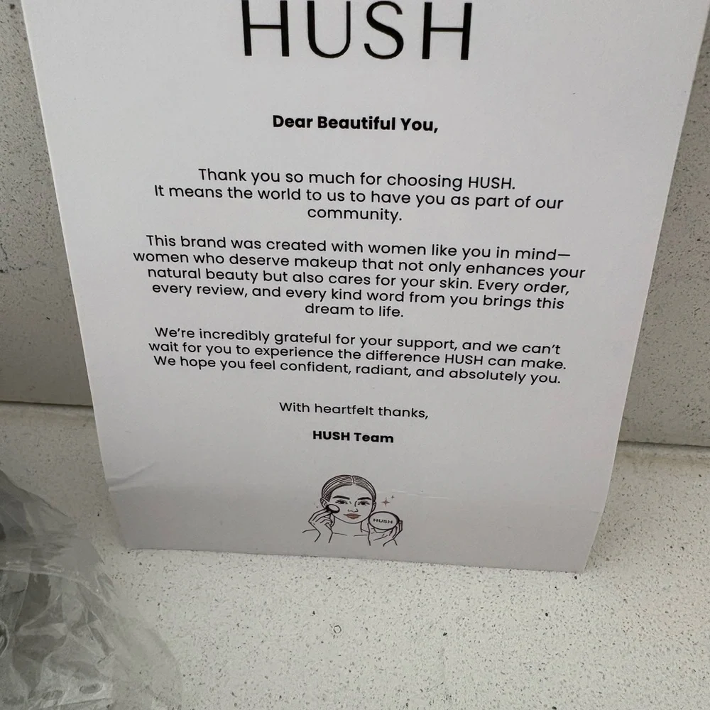 Hush Glow Foundation Cushion - WARM - Picture 3 of 6